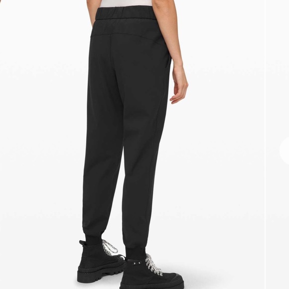 ❤️ Lululemon On the Fly Jogger Size 2 Black NWOT - Picture 5 of 5